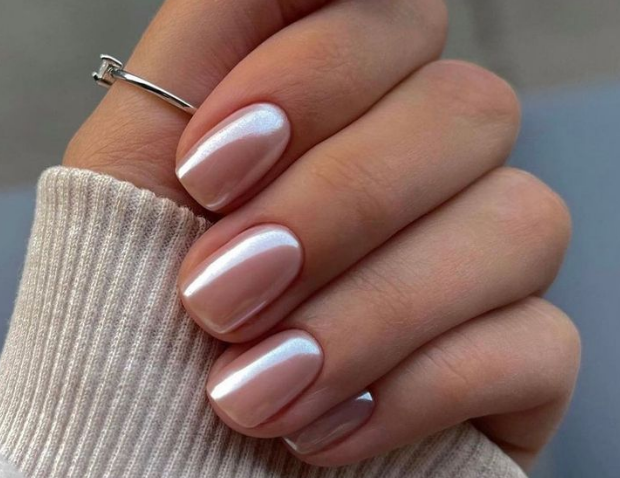 manicura en rosa perla nacar - tendencias 2023