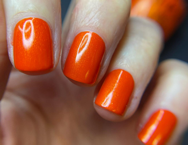 manicura en naranja - tendencias 2023 uñas