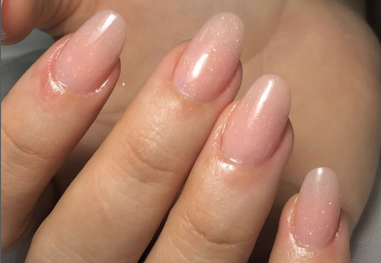manicura rosa nude - tendencias 2023